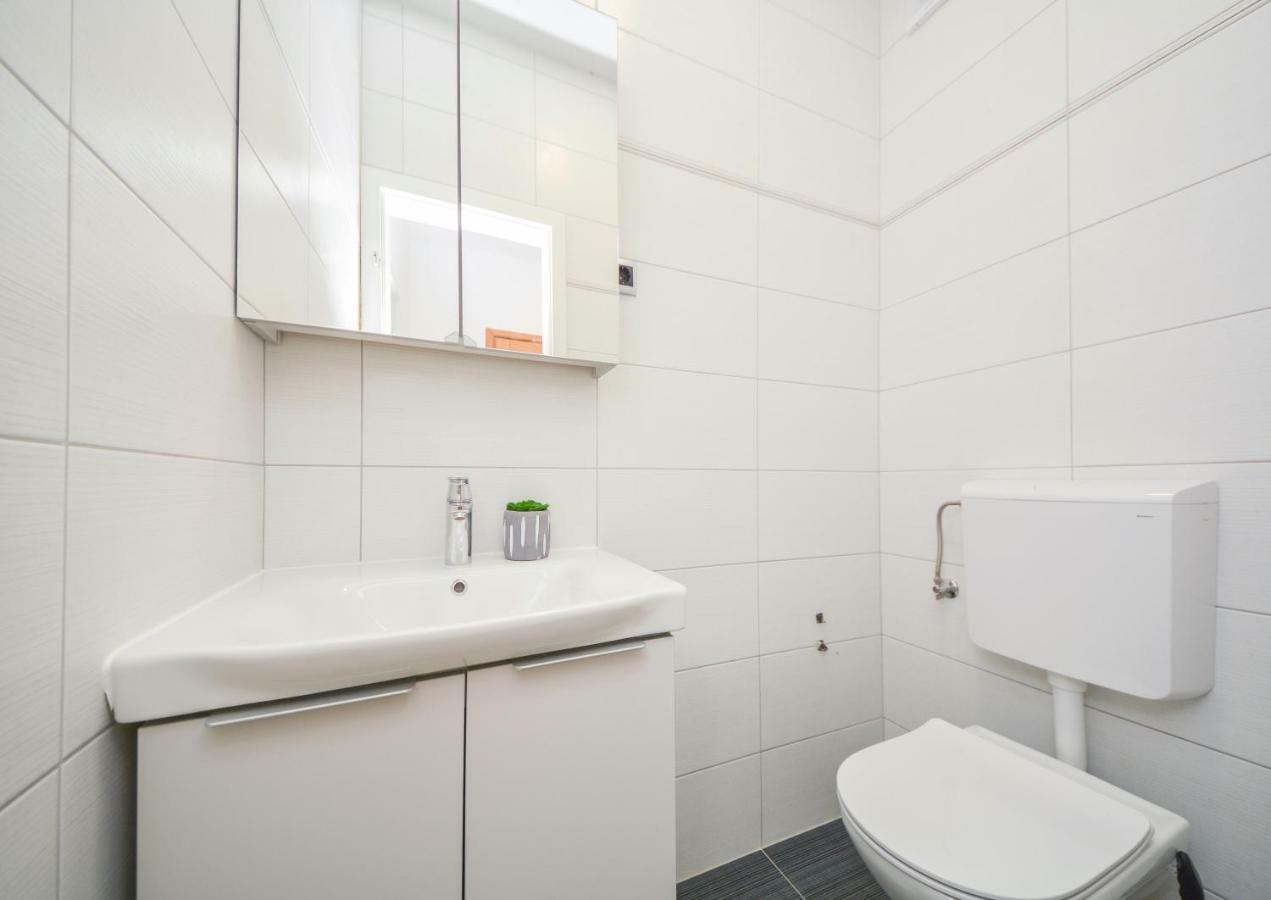 Apartments Lupe Сплит Екстериор снимка